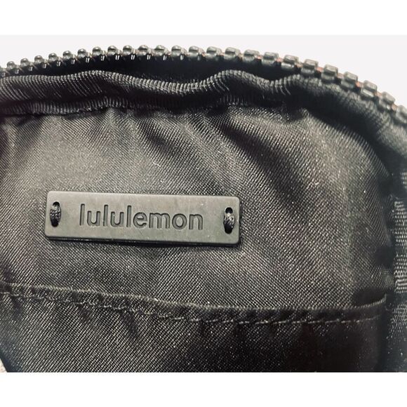 Lululemon Zip Top Crossbody NWOT - Picture 12 of 14